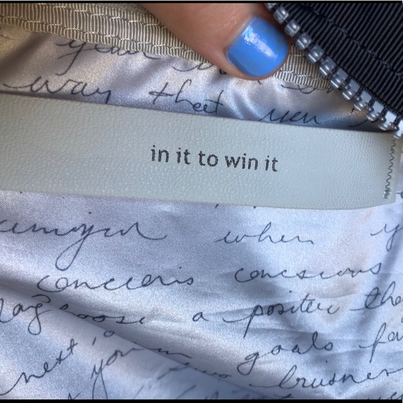 SOLD: LULULEMON DUFFEL BAG - Picture 5 of 10